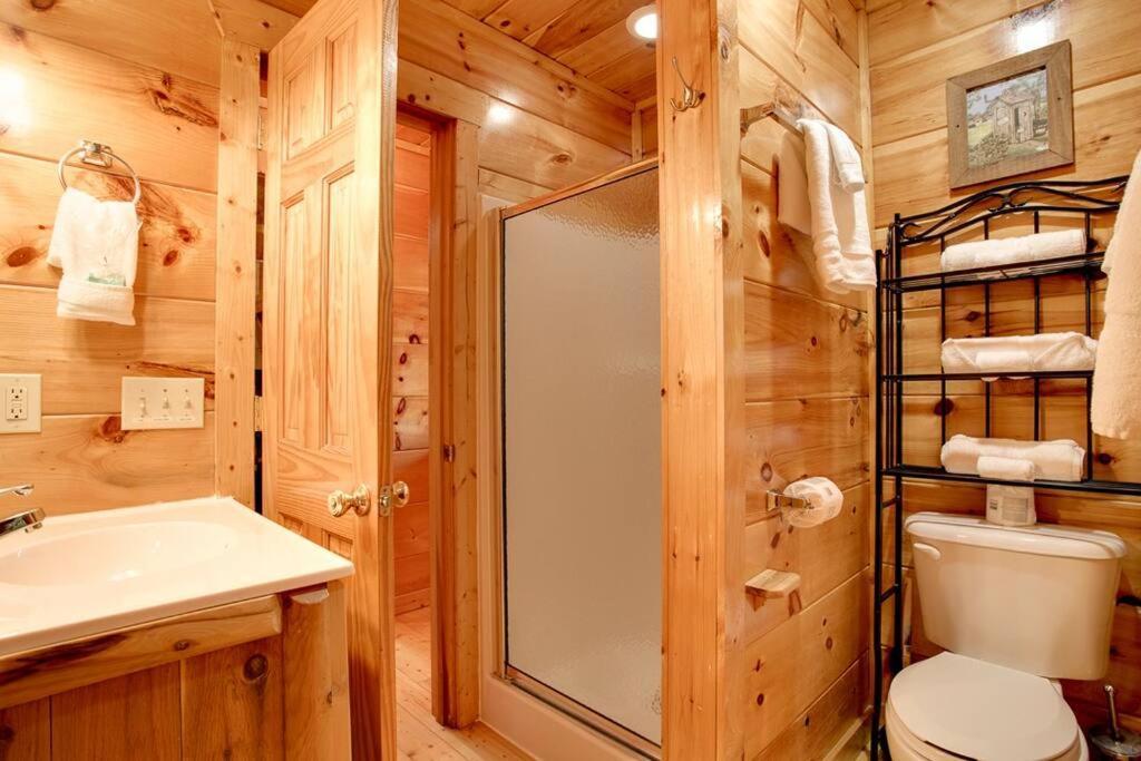 Brave Eagle Cabin Севьервилл Номер фото