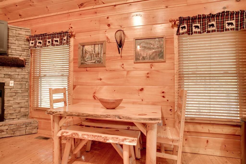 Brave Eagle Cabin Севьервилл Номер фото