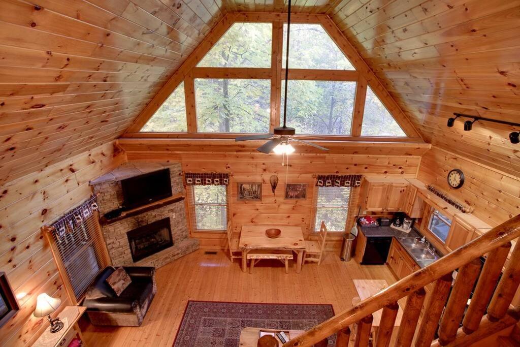 Brave Eagle Cabin Севьервилл Номер фото